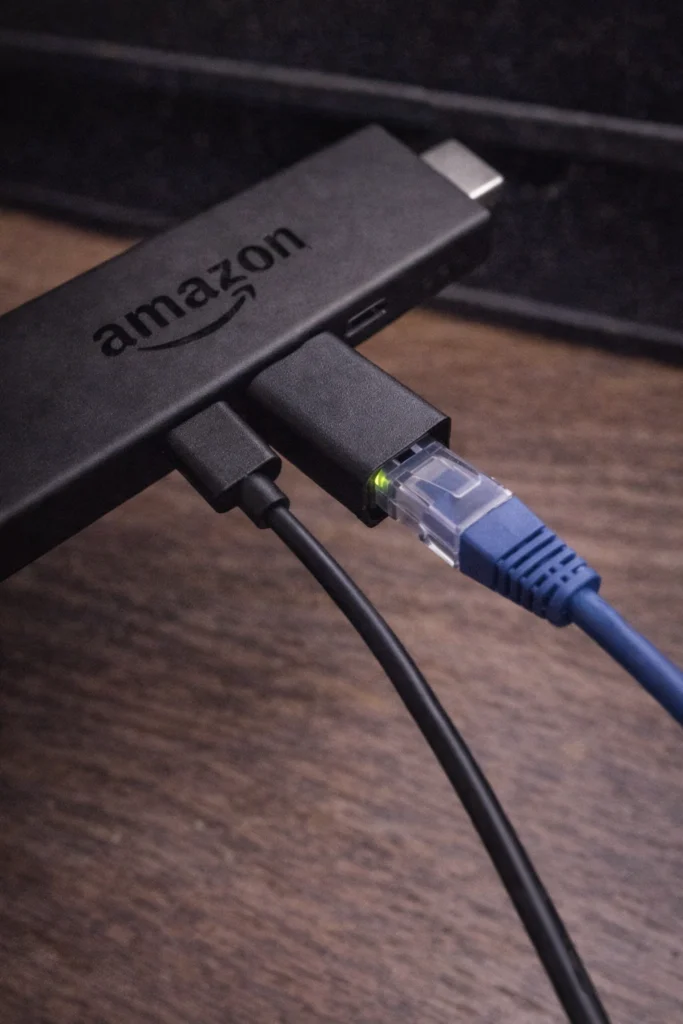 Firestick met ethernet-adapter voor stabiele IPTV streaming